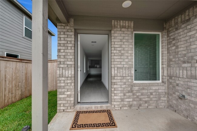 Building Photo - 207 Forest W St Rental
