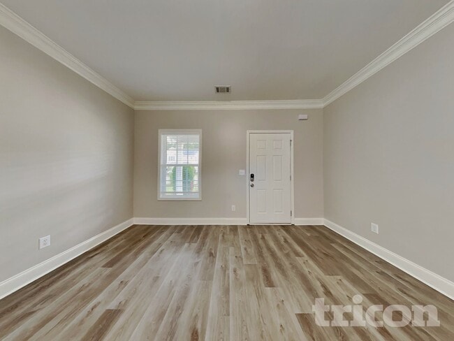 Photo - 367 Parkmont Way