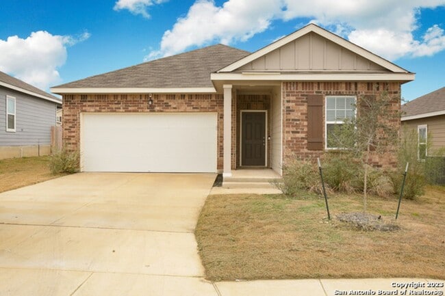 Building Photo - Modern Move-In Ready Home Near Lackland AFB | Pool, Park & Prime Location!