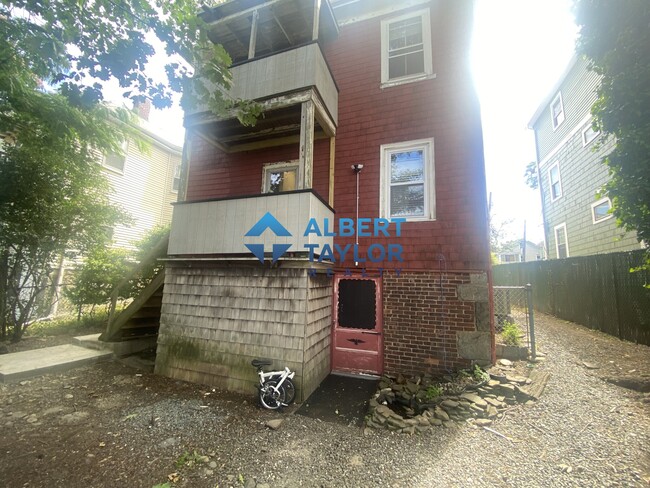 Photo - 18 Sawyer Ter Unit 1