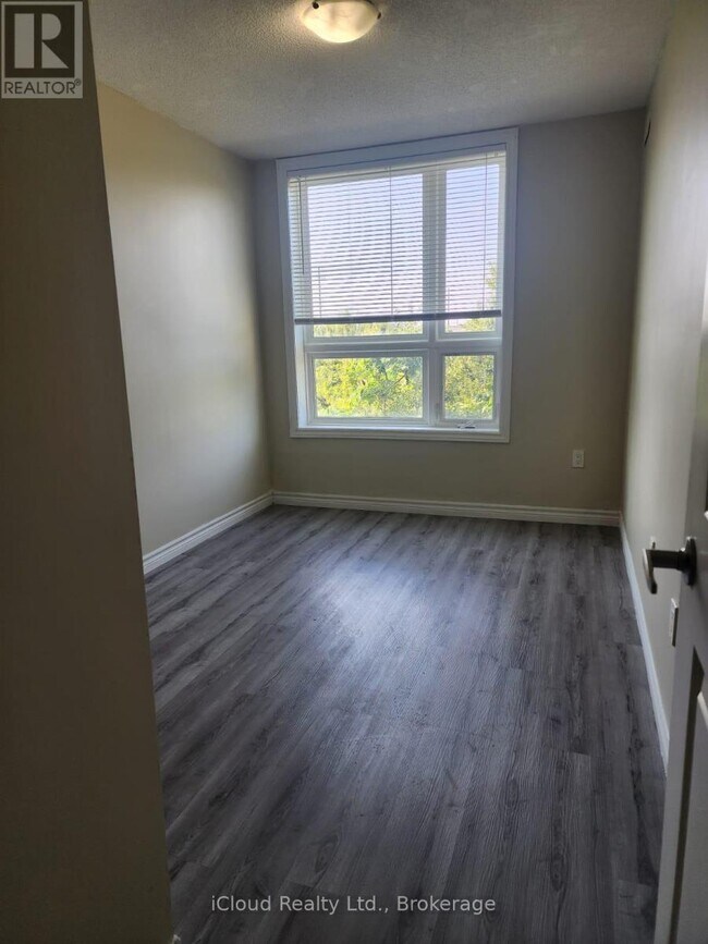Photo - 630 Sauve St Unit 103