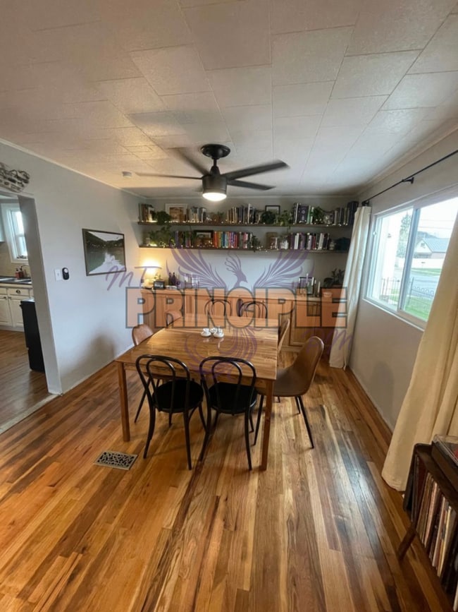 Photo - Adorable 3 bed house in great family friendly neighborhood