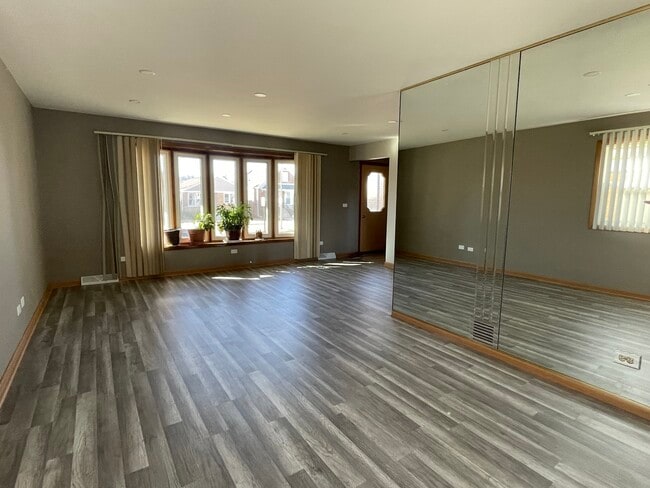 Photo - 3925 N Plainfield Ave