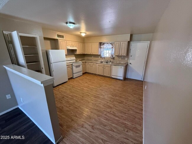 Photo - 3311 W Golden Ln