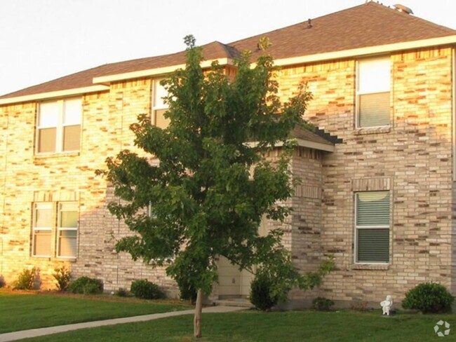 Building Photo - Formal Living and Dining on both sides of ... Rental