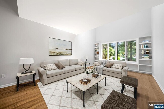 Photo - 12 Sandburg Ct