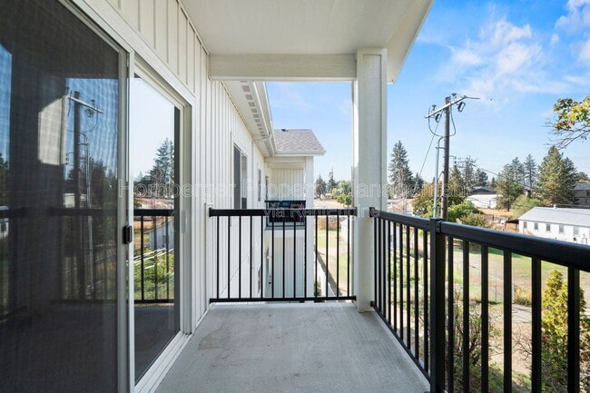 4th St Apartments