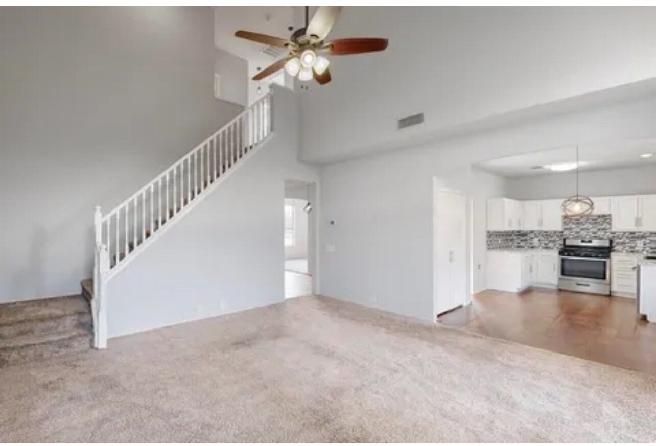 Photo - 907 Waterford Way