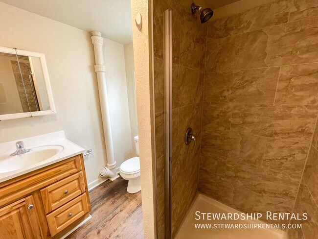 754 W 12th Ave Unit E