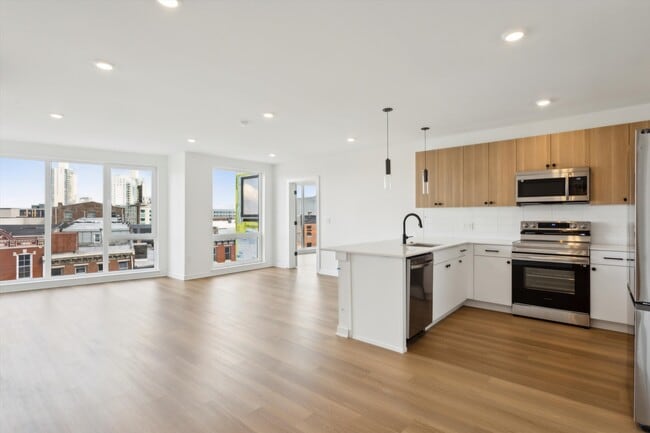 Photo - 2nd & Poplar