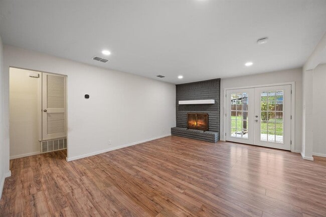 Photo - 6305 Clubway Ln