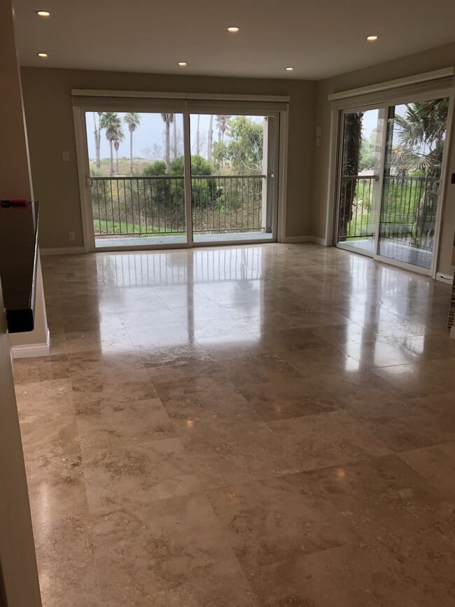 Photo - Spacious 3 + 2 Ocean View Condo - Prime Corner Location.