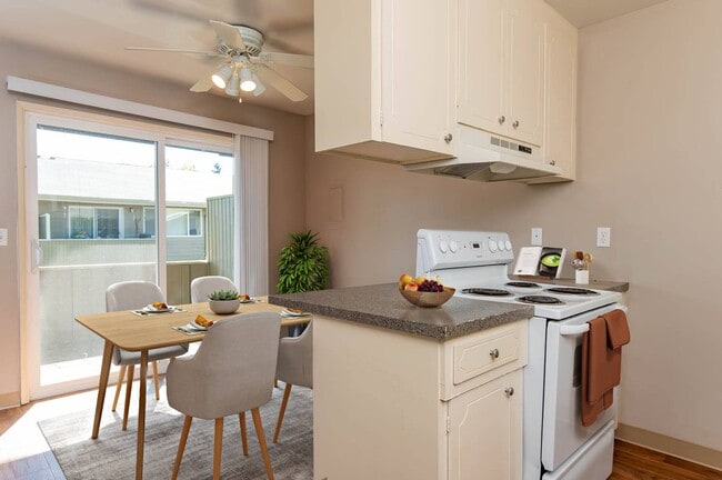 Photo - Country Oaks