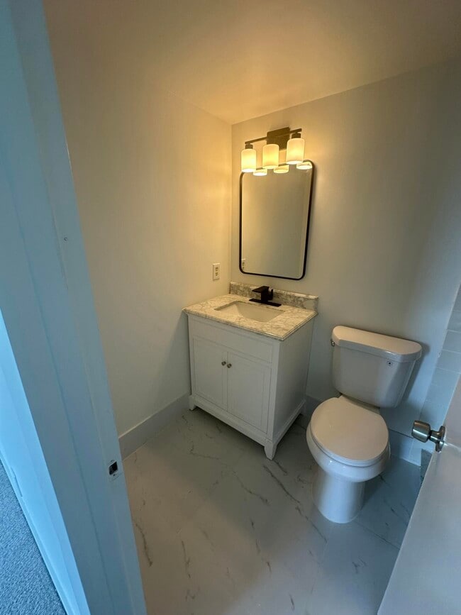 205 Mansfield F