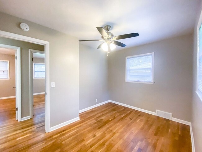 Photo - 1007 W Badger Rd