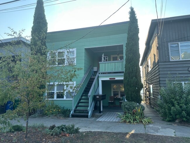Building Photo - 4247 Greenwood Ave N Unit Greenwood Ave A Rental
