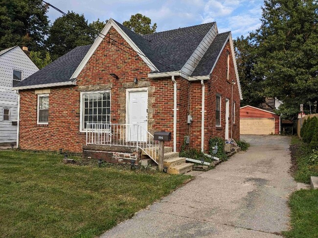 Building Photo - 256 Parkway Dr