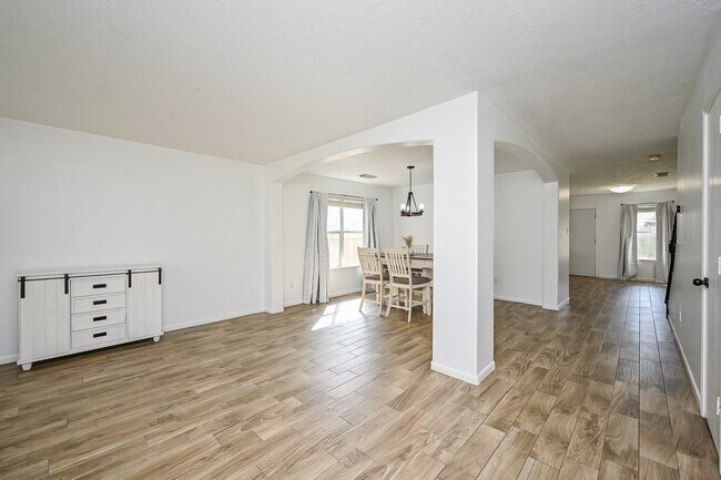 Photo - 2534 Halstead Dr