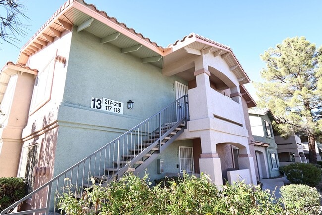 Building Photo - Summerlin area upper condo/vaulted ceiling...