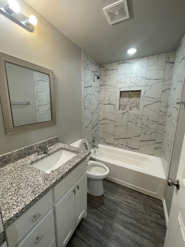 Photo - Spacious 3/2 with Large Lawn Area