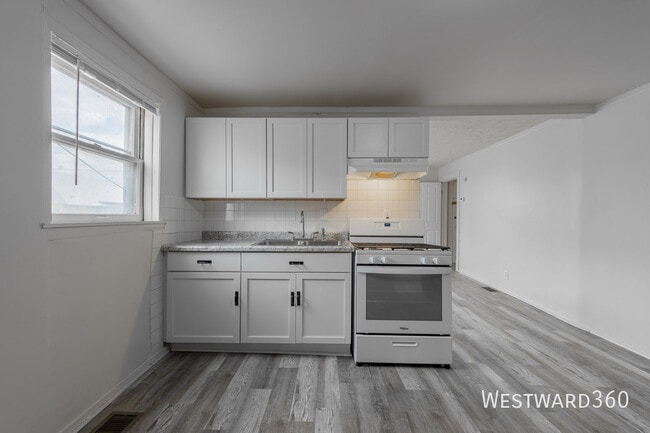 Building Photo - 4901 Magoun Ave Unit 1R