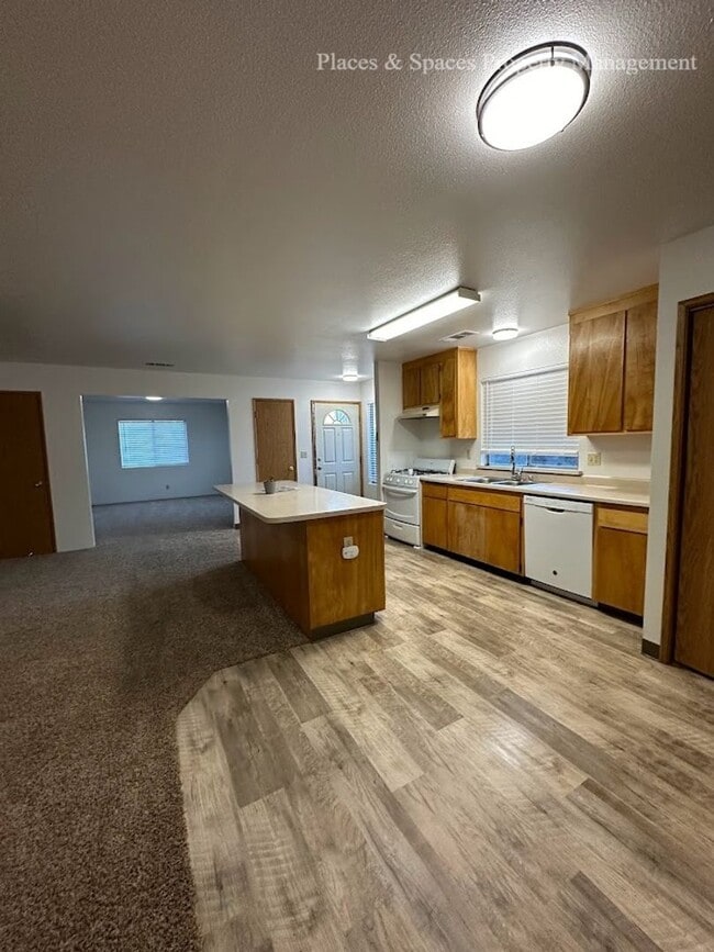 Photo - second20712 Unit B