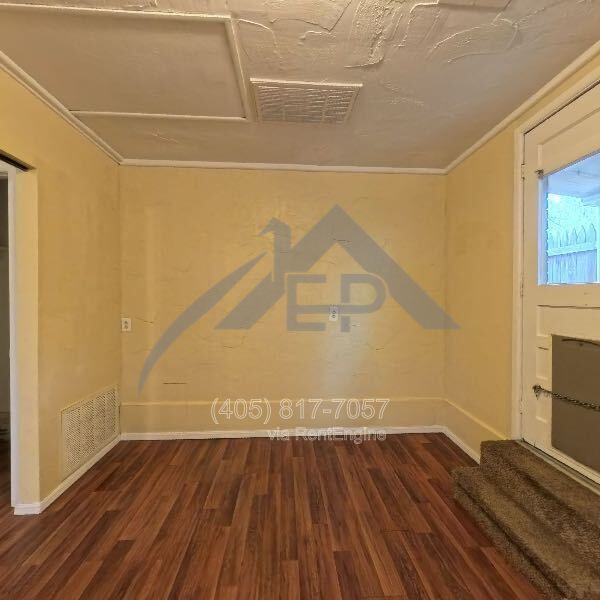 Building Photo - 2300 Carlton Way