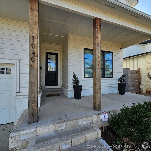 Building Photo - 1040 E 38th St Rental