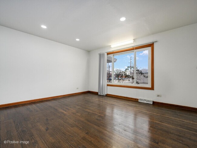 Photo - 68 N Albert St