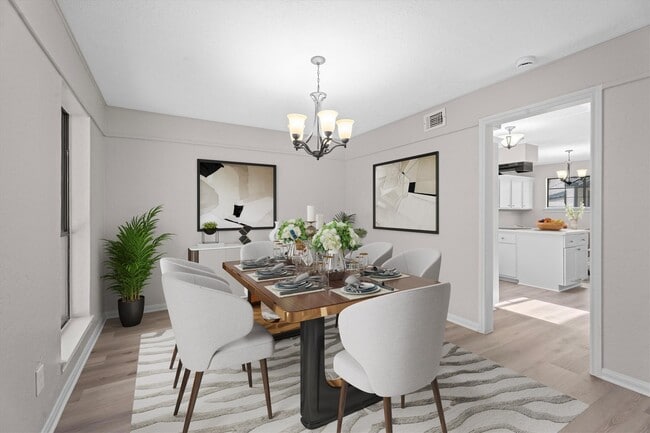 Photo - 16015 Southampton Dr