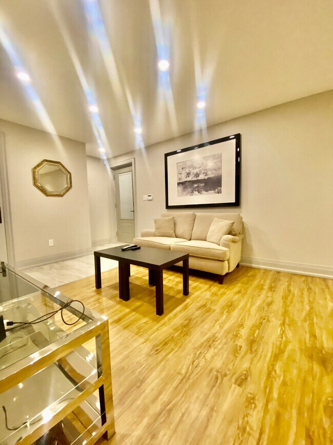 Photo - 697 Lawrence Ave W Unit SI ID1513073P