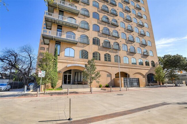 Building Photo - 507 Sabine St Unit 709