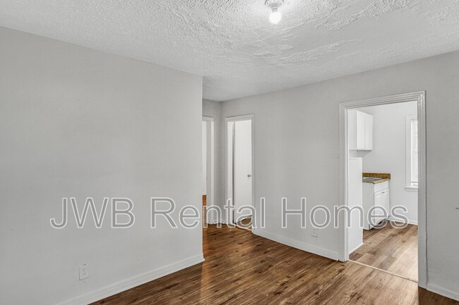 Photo - 1549 Francis St