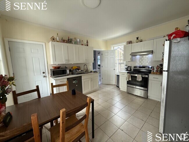 Building Photo - 47 Dane St Unit 1 Rental