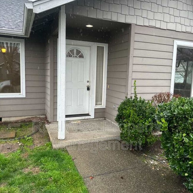 Photo - 1223 SW Sun Glo Dr