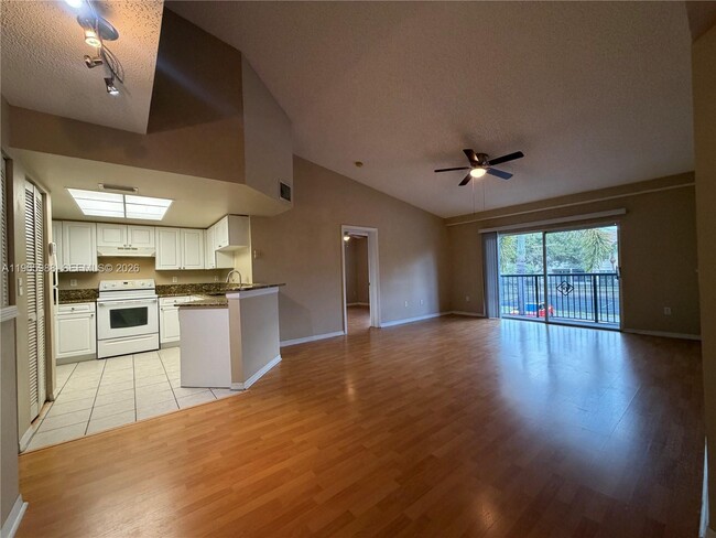 Photo - 1600 Crestwood Ct S