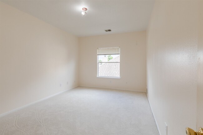 Photo - 12214 Meadow Ln Ct