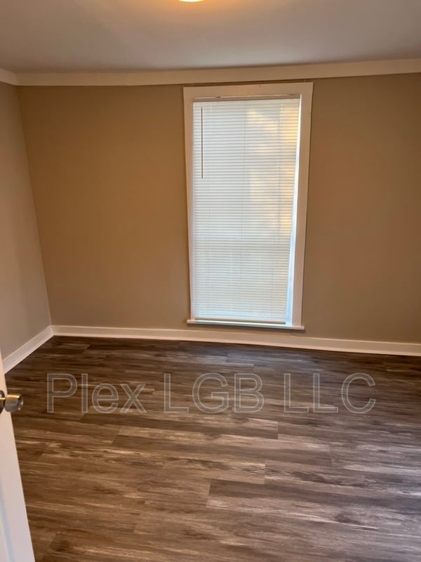 Photo - 405 Render St