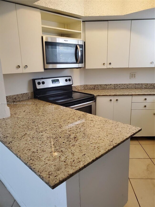 Photo - 8235 Lake Dr Unidad 308 Rental
