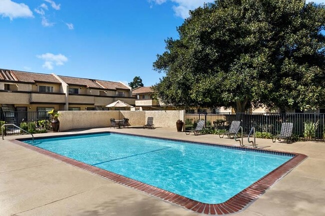 Photo - Villa Camarillo Apartments