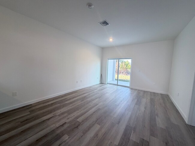 Photo - 305-307 Harold Ave S Unit 307 Harold Ave S