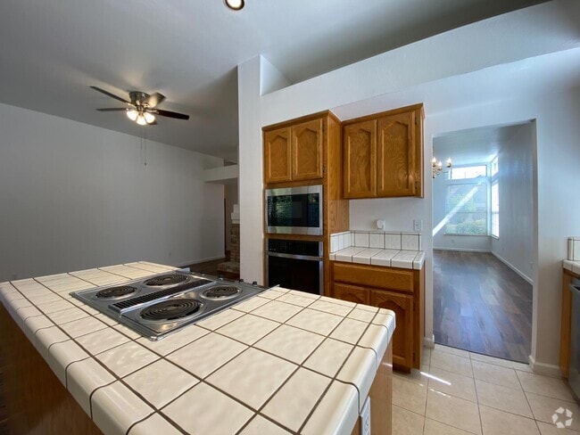Building Photo - 1372 Chennault Ave Rental