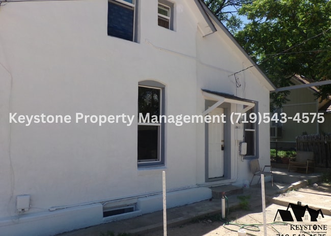 Photo - Take $350 Off of 1st Months Rent! Charming Efficiency Apartment with Bonus Space – All Utilities ... Unidad 3