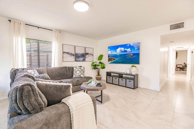 Photo - 716-720 Southwest 14th Court-SI FL1-ID1475646P Unidad SI FL1-ID1475646P