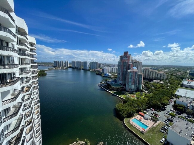 Building Photo - 3530 Mystic Pointe Dr Unit 3104 Rental