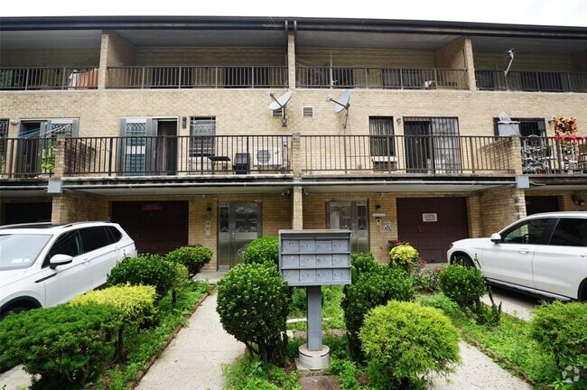 Building Photo - 143-49 Barclay Ave Unit A7 Rental