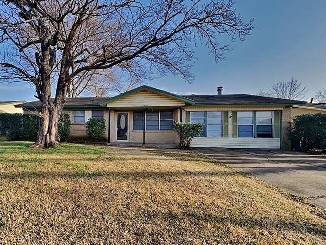 Building Photo - 206 Valencia Dr