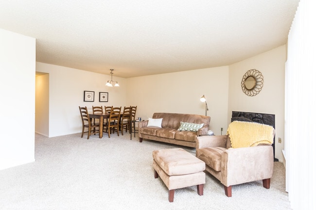 2BR, 2BA - 1050 SF - Kimberly Woods Apartments