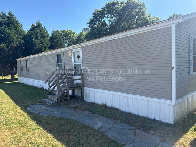 Building Photo - 9499 Wendi Dr NE Unit F