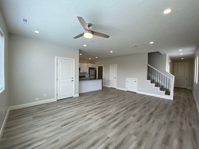 NEW TOWNHOME FOR RENT! - NEW TOWNHOME FOR RENT!